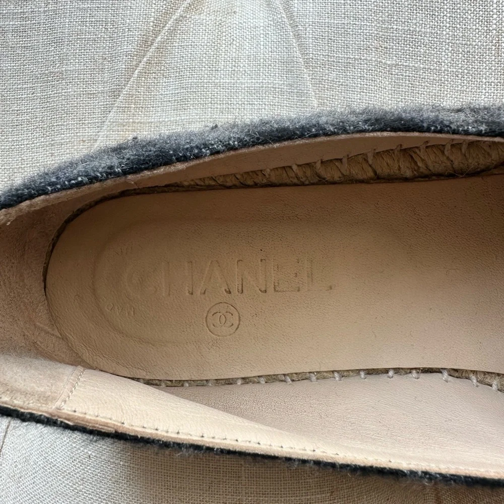 CHANEL Black and Cream Espadrilles - Picture 4 of 6